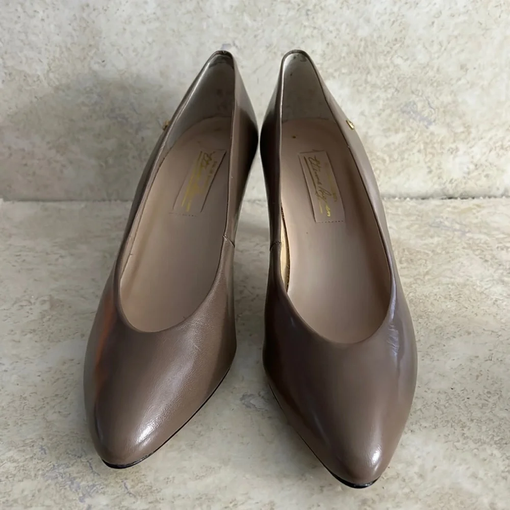 Etienne Aigner Vintage Leather Classic Heel Pumps size 8 N never worn
